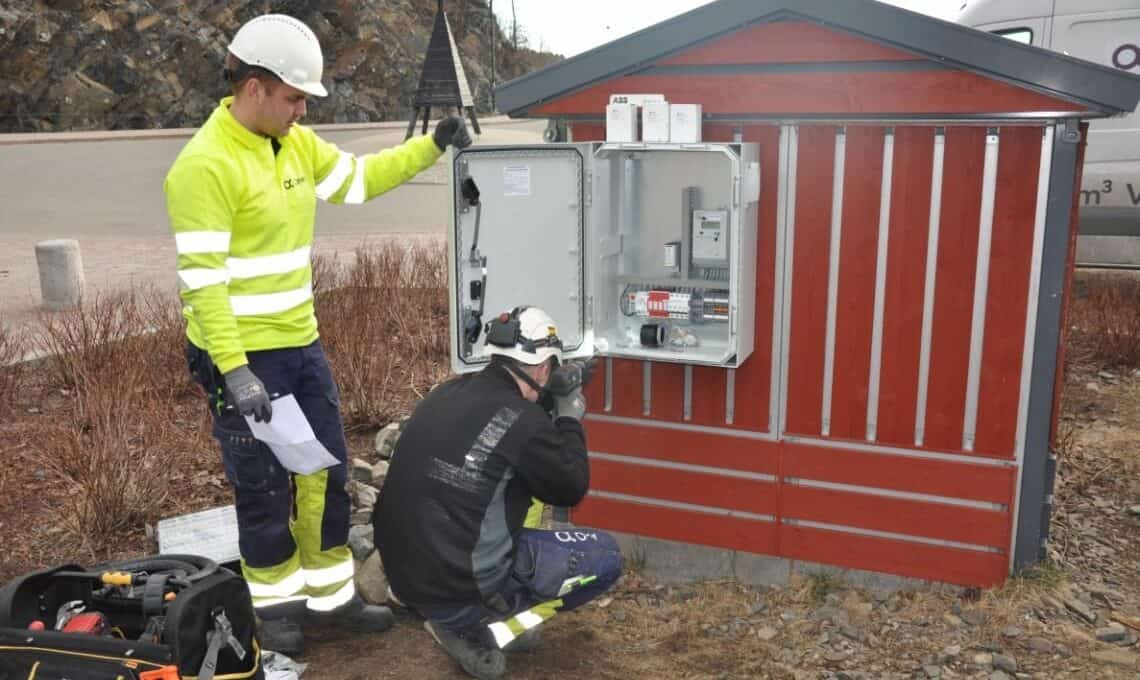 Montasje av konsentratorskap på nettstasjon og direkte AMS-måler i sikringsskap