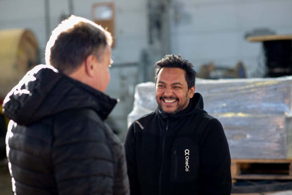 Samhold er viktig - To kollegaer som snakker